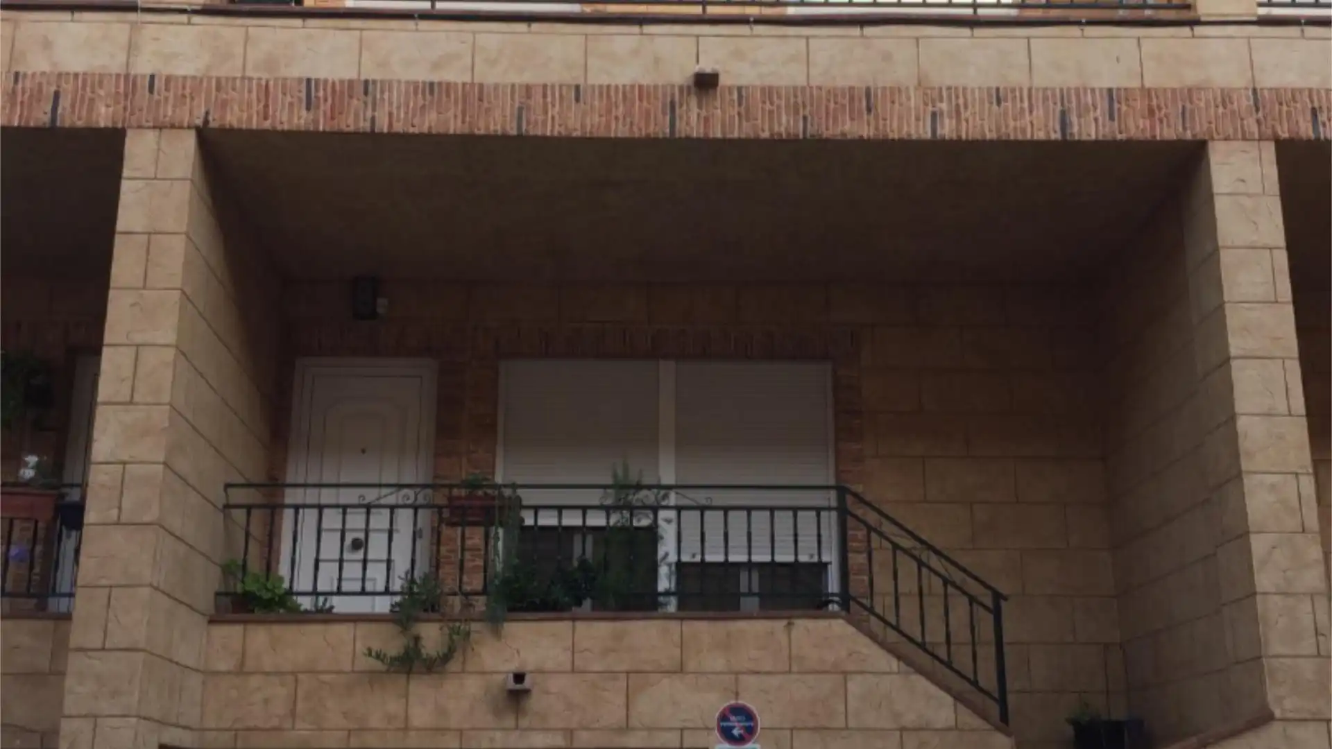 Vista exterior de Casa adosada en venda en Catral amb Aire condicionat, Terrassa i Balcó