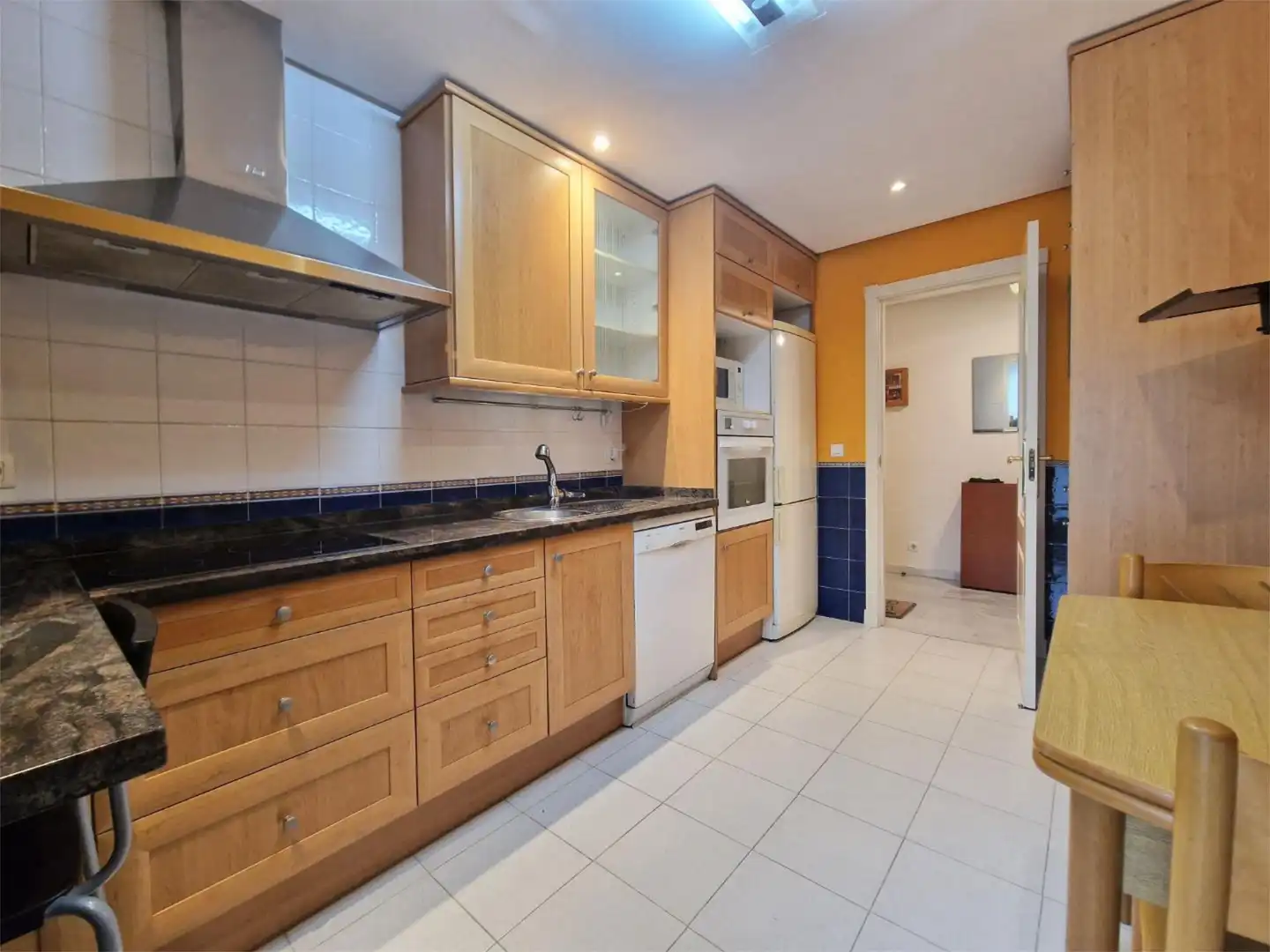 Flat for sale in Calle Mercedes Formica, 4, Cortijo de Maza - Finca Monsalvez - El Olivar Kitchen of Flat for sale in Málaga with Air Conditioner, Terrace and Storage room