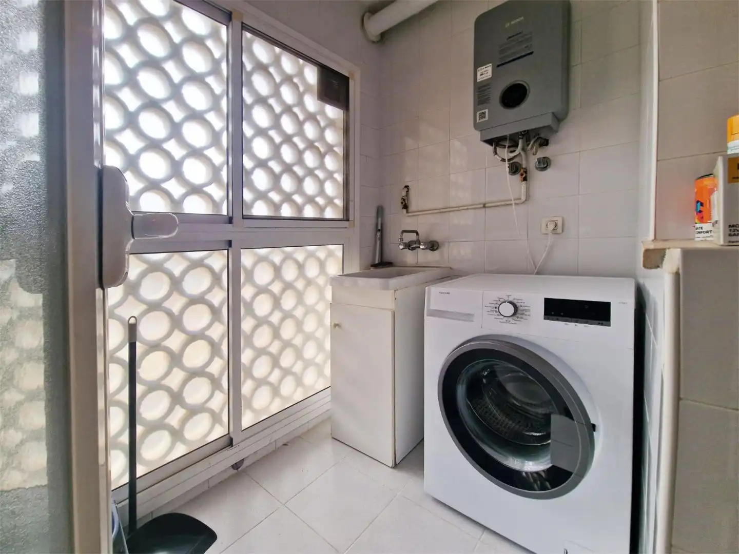 Flat for sale in Calle Mercedes Formica, 4, Cortijo de Maza - Finca Monsalvez - El Olivar Bathroom of Flat for sale in Málaga with Air Conditioner, Terrace and Storage room