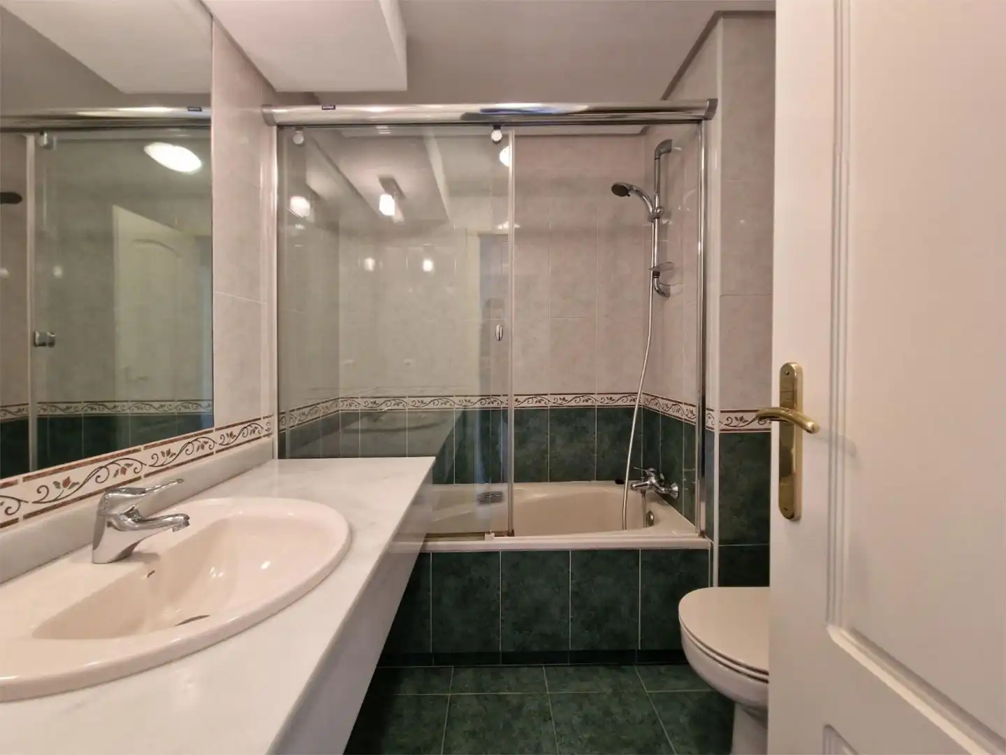Flat for sale in Calle Mercedes Formica, 4, Cortijo de Maza - Finca Monsalvez - El Olivar Bathroom of Flat for sale in Málaga with Air Conditioner, Terrace and Storage room