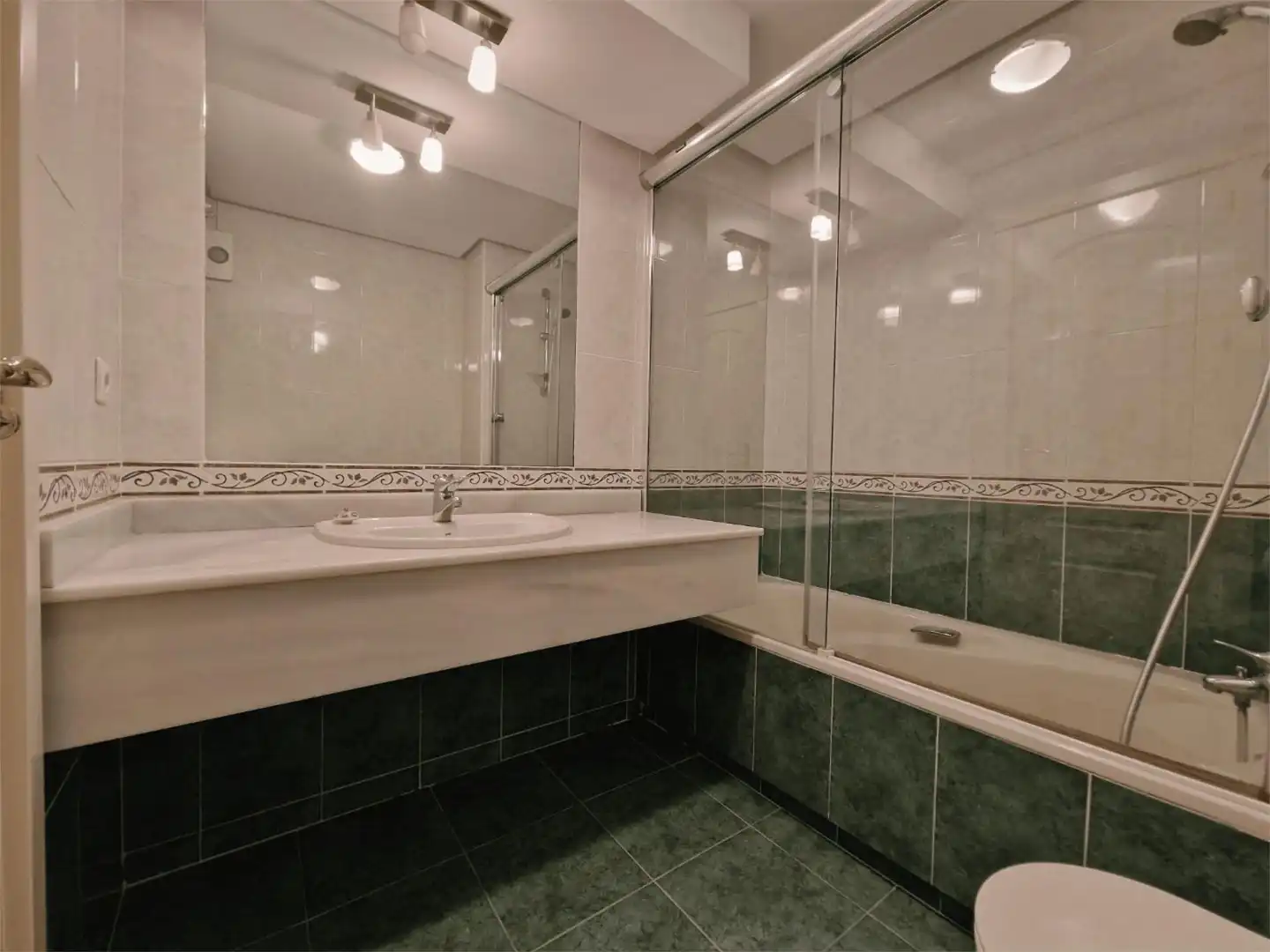Flat for sale in Calle Mercedes Formica, 4, Cortijo de Maza - Finca Monsalvez - El Olivar Bathroom of Flat for sale in Málaga with Air Conditioner, Terrace and Storage room