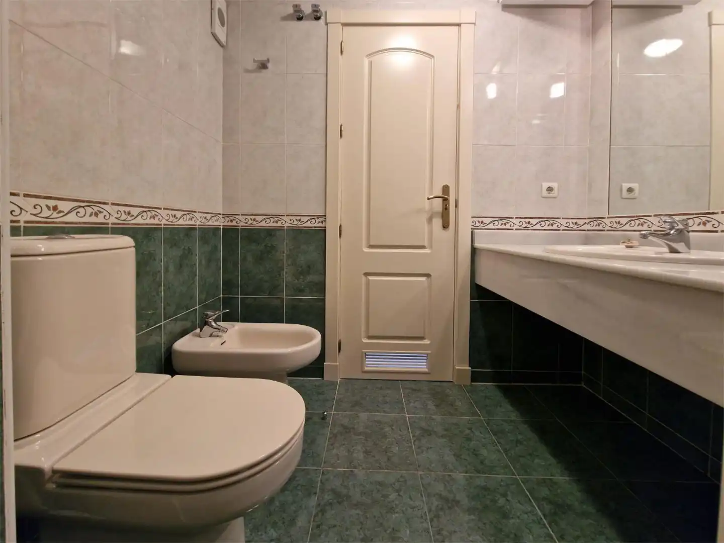 Flat for sale in Calle Mercedes Formica, 4, Cortijo de Maza - Finca Monsalvez - El Olivar Bathroom of Flat for sale in Málaga with Air Conditioner, Terrace and Storage room