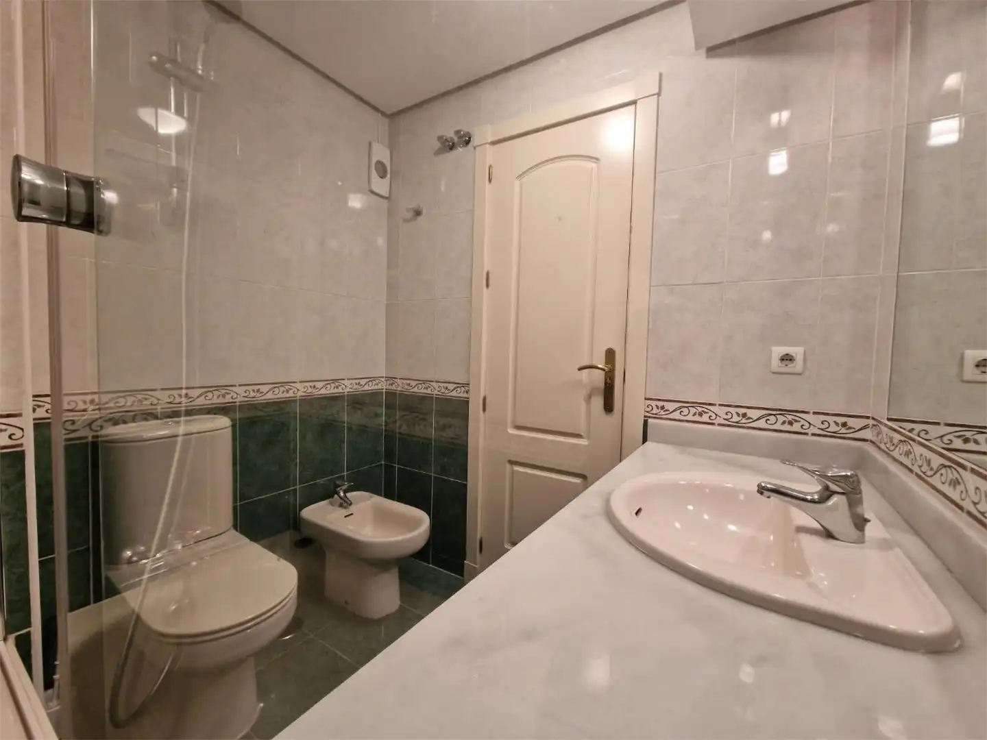 Flat for sale in Calle Mercedes Formica, 4, Cortijo de Maza - Finca Monsalvez - El Olivar Bathroom of Flat for sale in Málaga with Air Conditioner, Terrace and Storage room