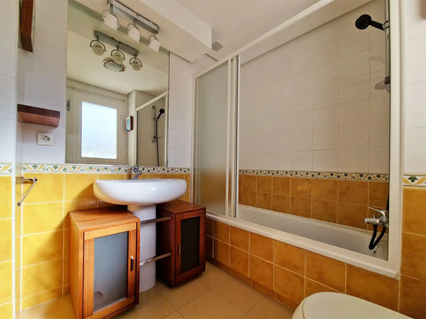 Flat for sale in Calle Mercedes Formica, 4, Cortijo de Maza - Finca Monsalvez - El Olivar Bathroom of Flat for sale in Málaga with Air Conditioner, Terrace and Storage room