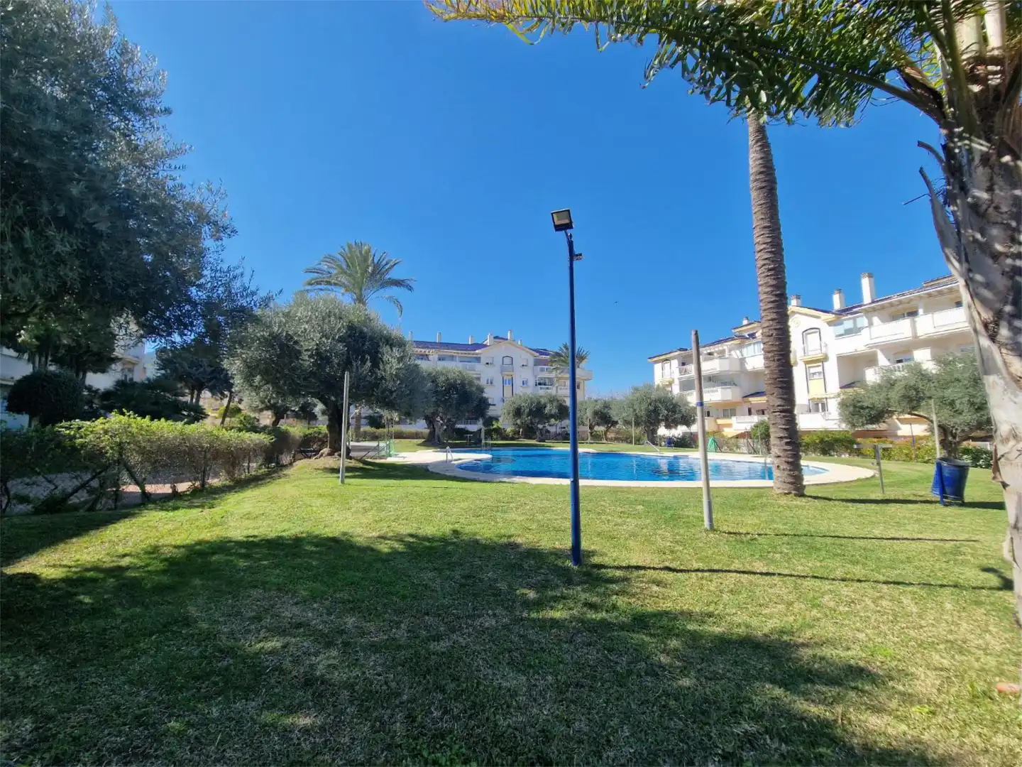 Flat for sale in Calle Mercedes Formica, 4, Cortijo de Maza - Finca Monsalvez - El Olivar Swimming pool of Flat for sale in Málaga with Air Conditioner, Terrace and Storage room