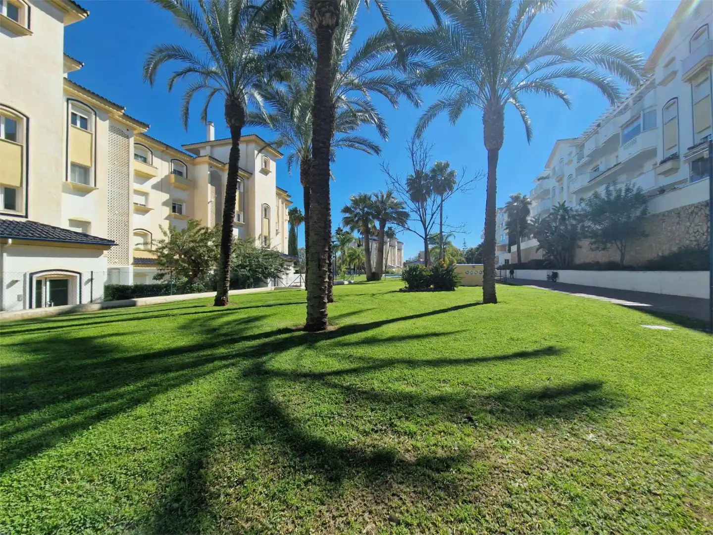 Flat for sale in Calle Mercedes Formica, 4, Cortijo de Maza - Finca Monsalvez - El Olivar Exterior view of Flat for sale in Málaga with Air Conditioner, Terrace and Storage room