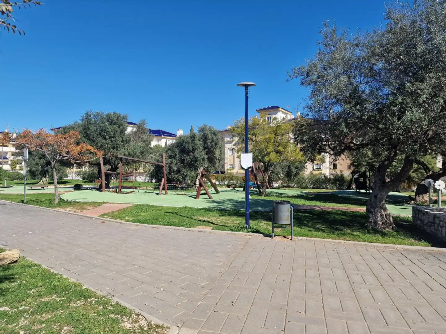 Flat for sale in Calle Mercedes Formica, 4, Cortijo de Maza - Finca Monsalvez - El Olivar Exterior view of Flat for sale in Málaga with Air Conditioner, Terrace and Storage room