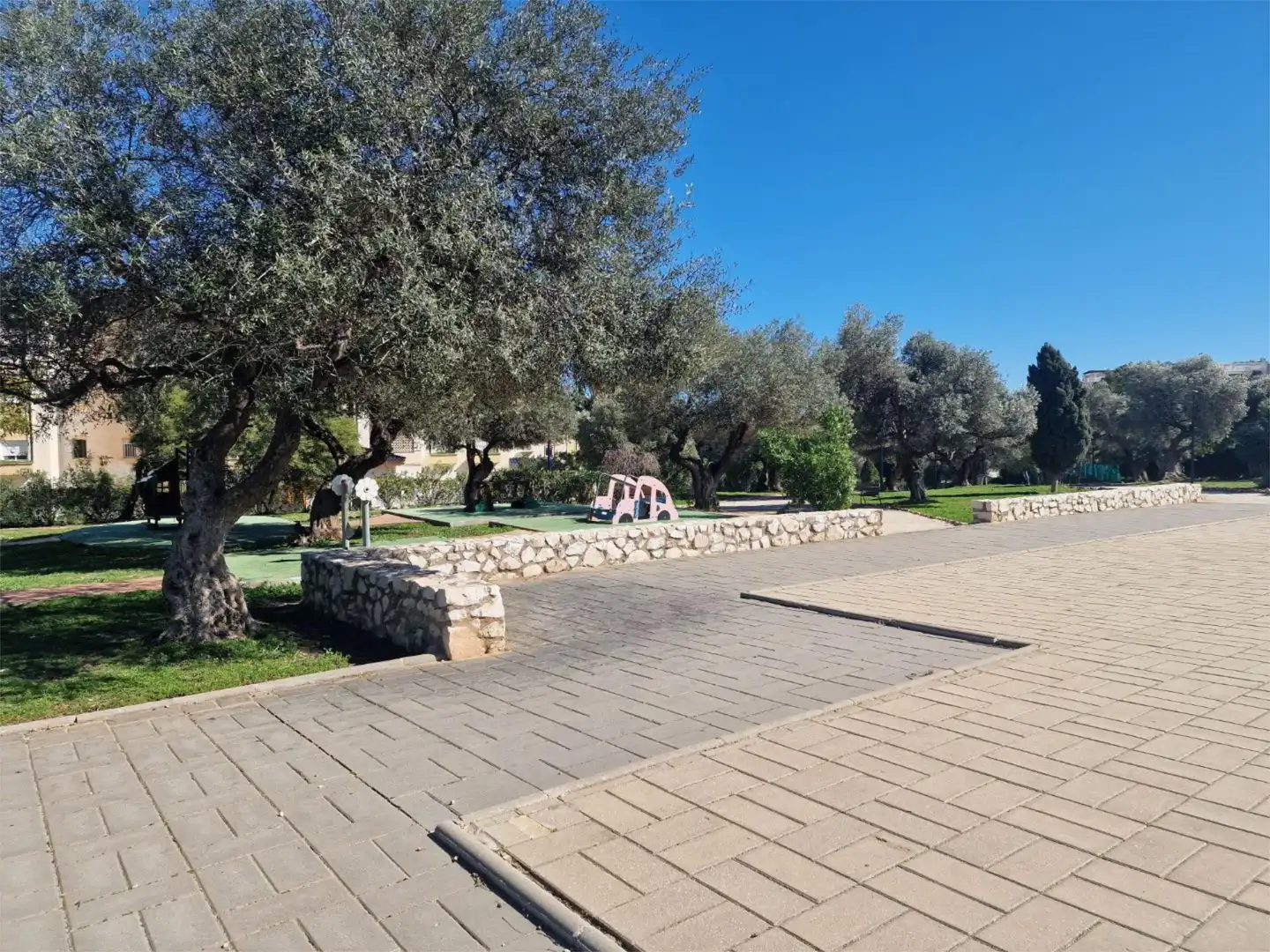 Flat for sale in Calle Mercedes Formica, 4, Cortijo de Maza - Finca Monsalvez - El Olivar Exterior view of Flat for sale in Málaga with Air Conditioner, Terrace and Storage room