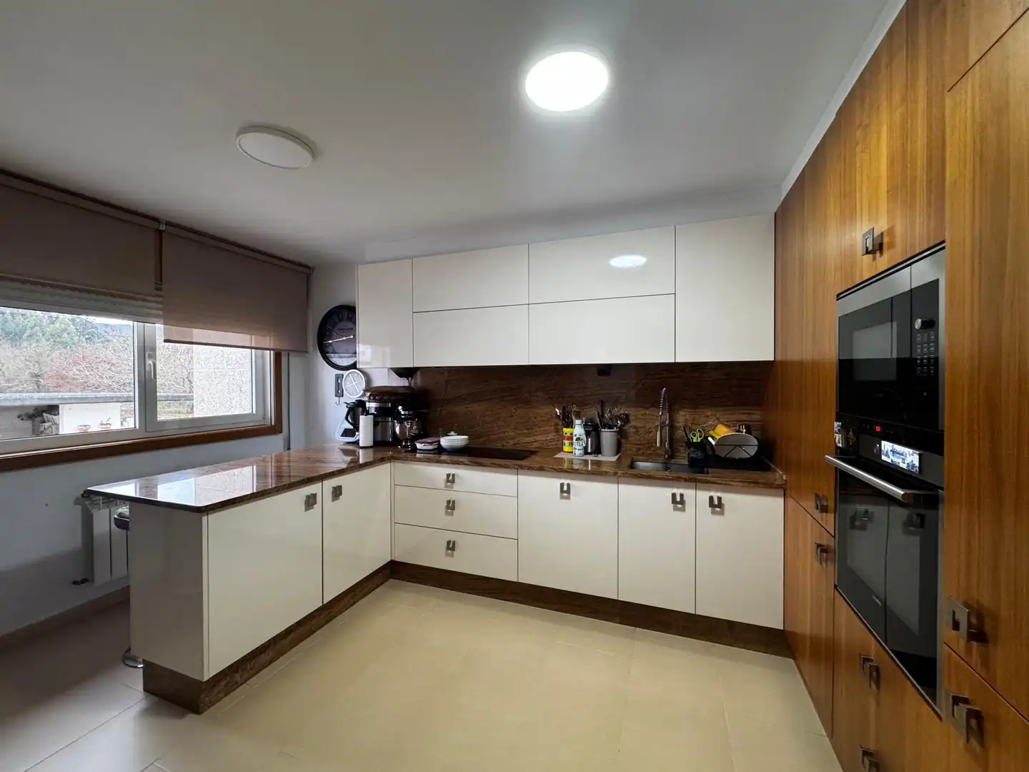 Detached homes for sale in Avenue Avenida Dos Ánxeles, 9, Brión Kitchen of Detached homes for sale in Brión with Air Conditioner and Terrace