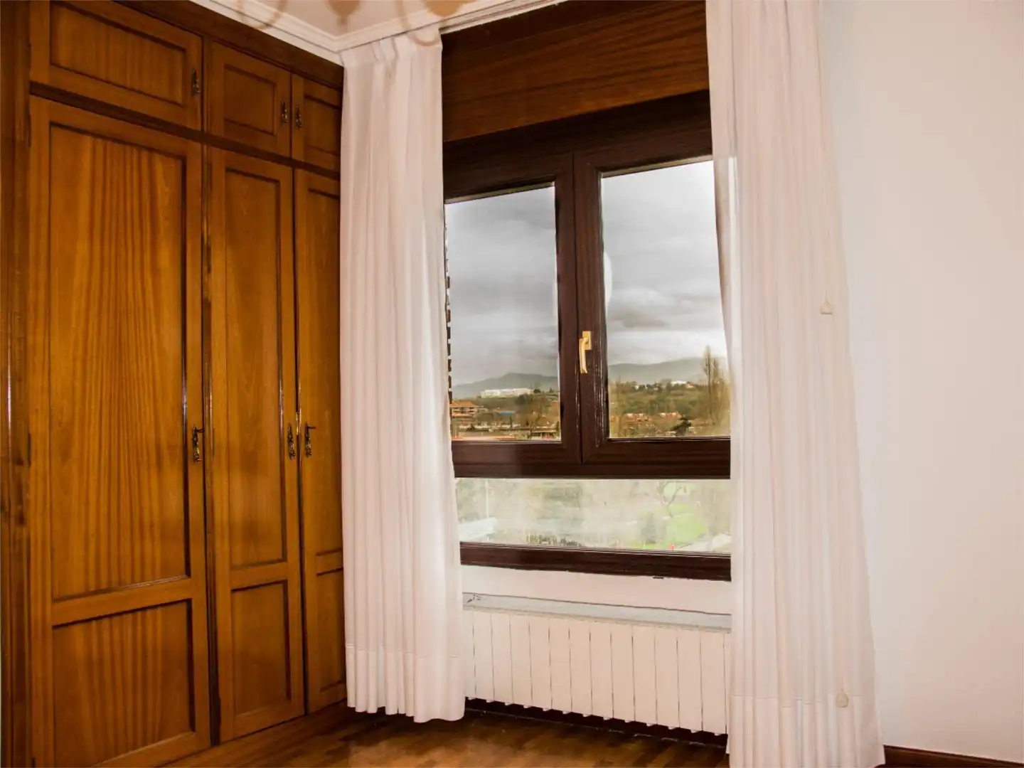 Piso en venta en Los Chopos Etorbidea, 39, Neguri Habitación de Piso en venta en Getxo con Balcón
