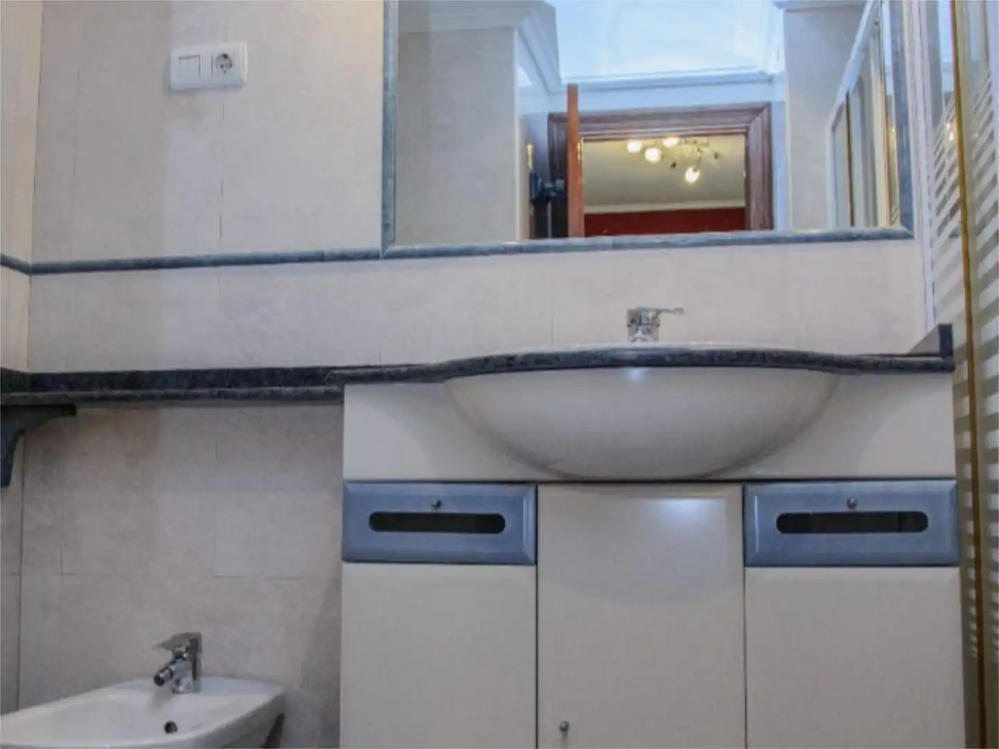 Piso en venta en Los Chopos Etorbidea, 39, Neguri Baño de Piso en venta en Getxo con Balcón