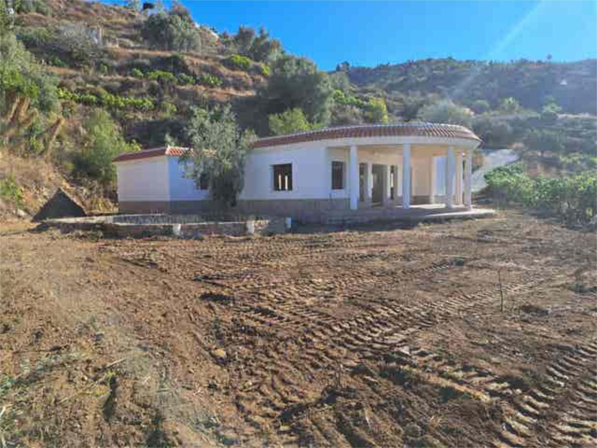 Casa adosada en venta en Sayalonga