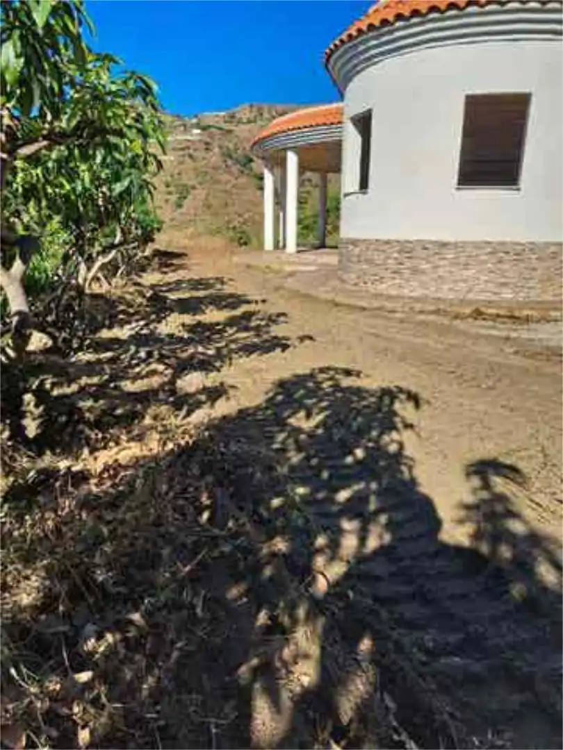 Einfamilien-Reihenhaus zum Verkauf in Sayalonga Einfamilien-Reihenhaus zum Verkauf in Sayalonga