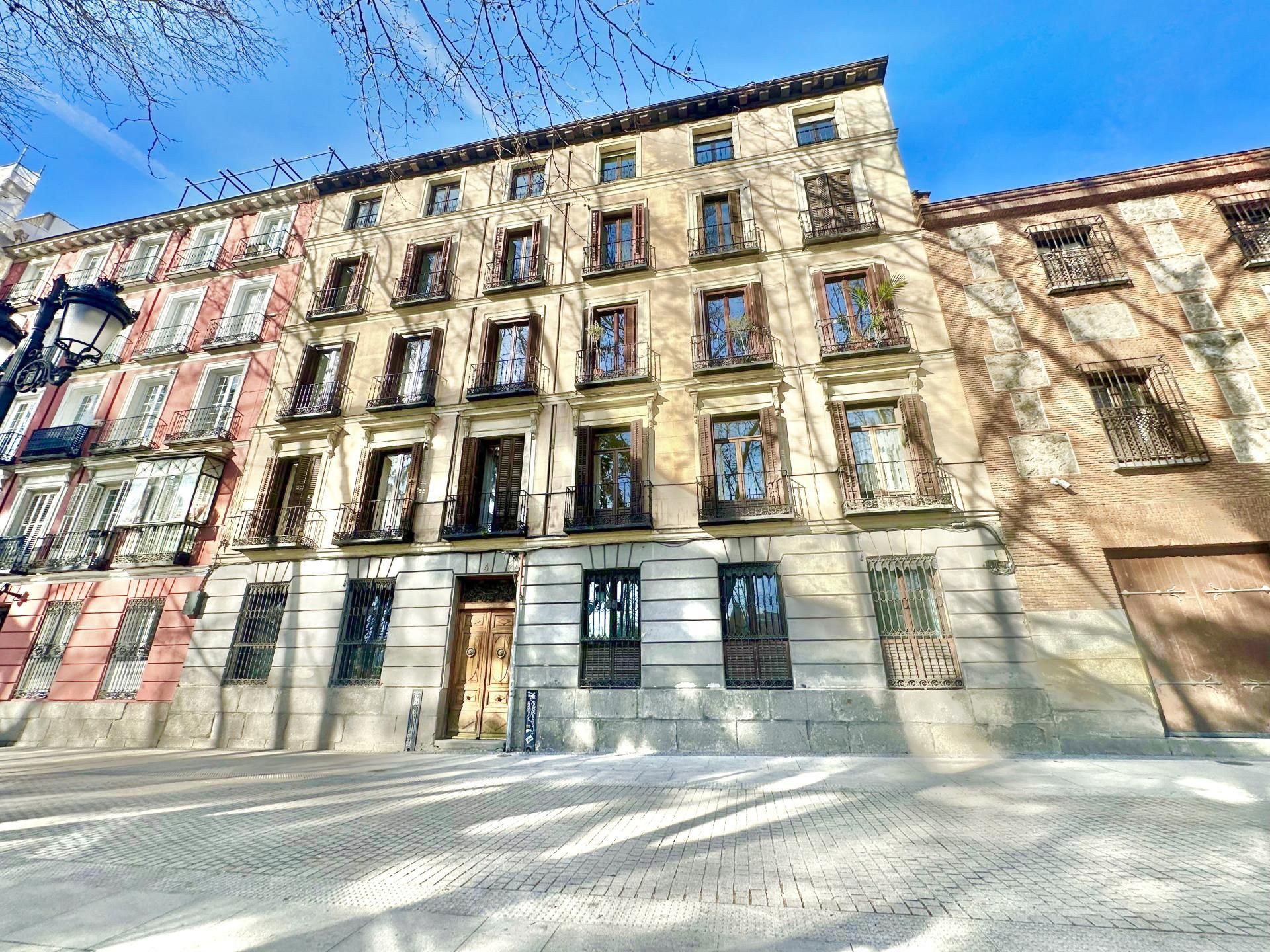 Exterior view of Attic for sale in  Madrid Capital  with Air Conditioner
