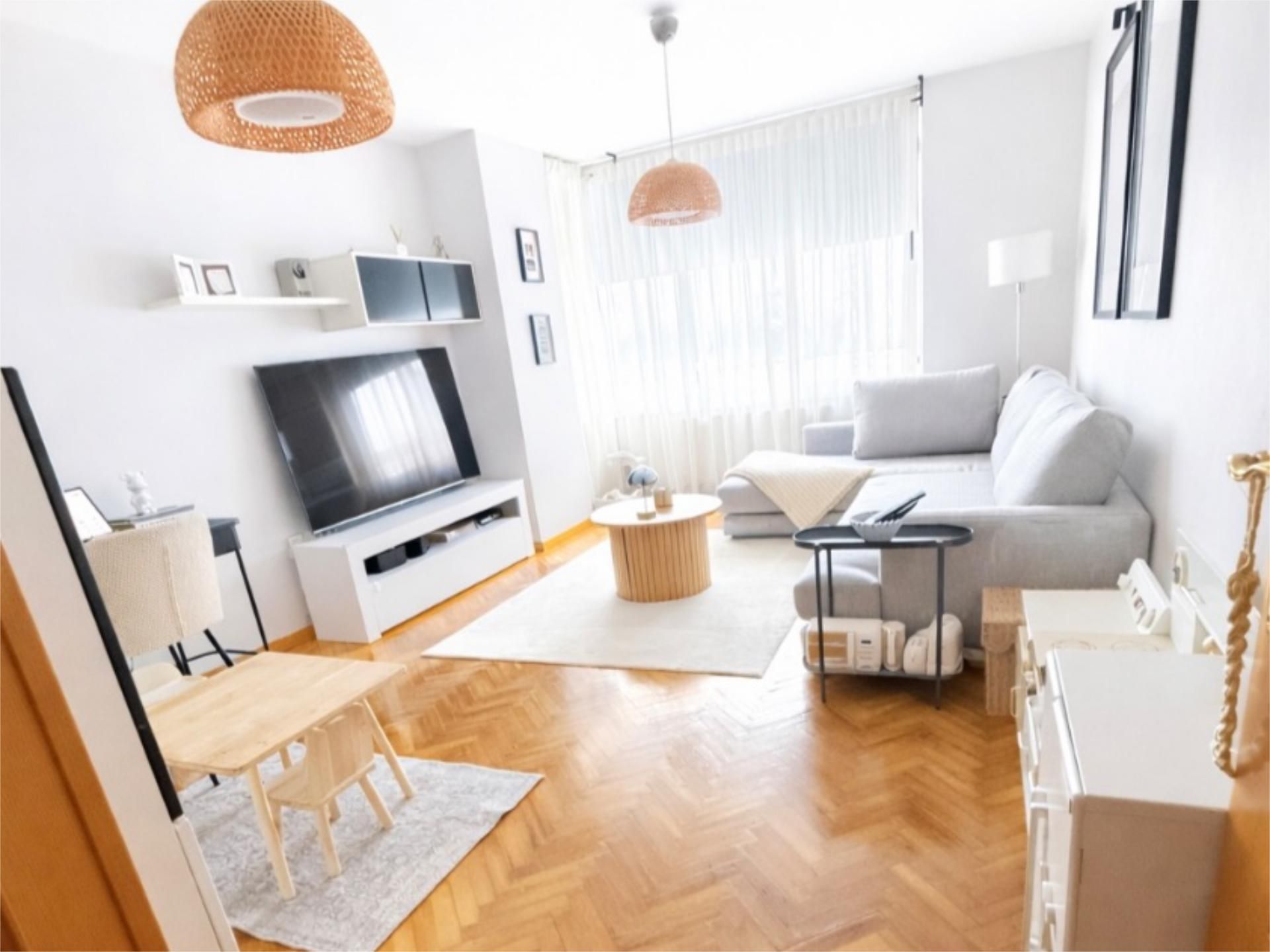 Sala d'estar de Pis en venda en A Coruña Capital  amb Calefacció, Parquet i Traster