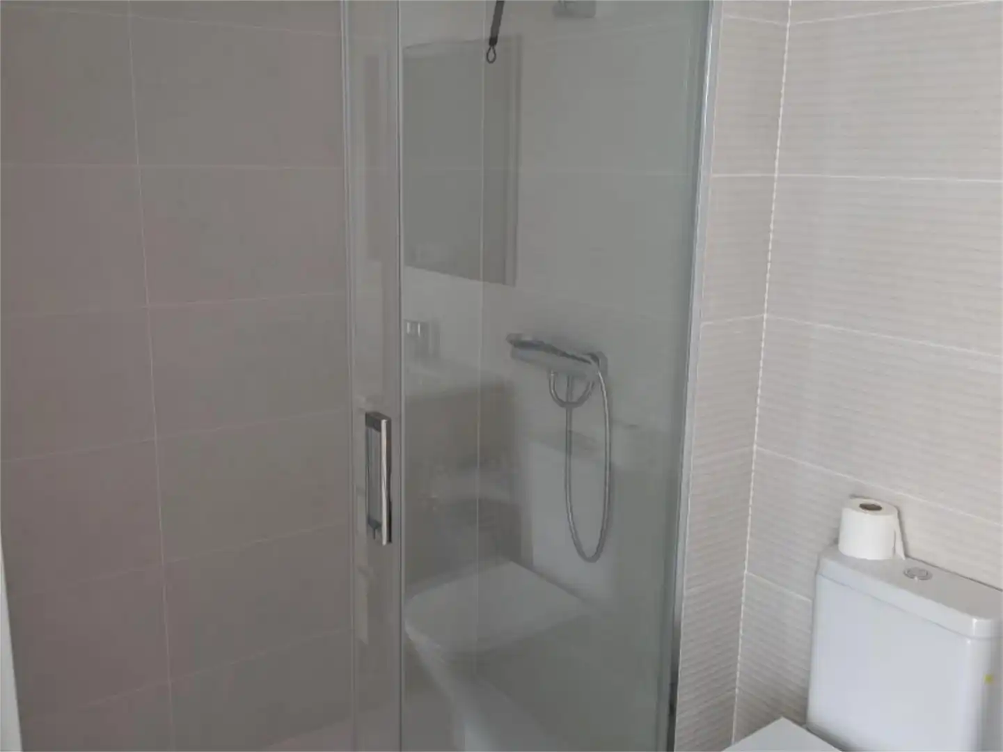 Loft zur Miete in Avinguda Marquès de Montoliu, Nou Eixample Nord Badezimmer von Loft zur Miete in Tarragona mit Klimaanlage, Heizung und Privatgarten
