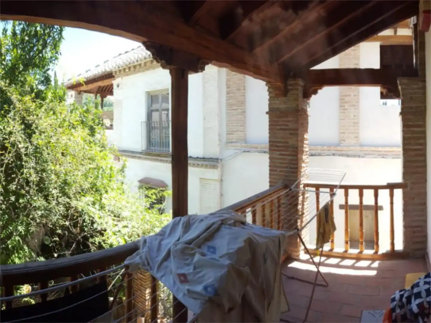 Terraza de Casa adosada para compartir en Granada con Aire acondicionado, Calefacción y Jardín privado