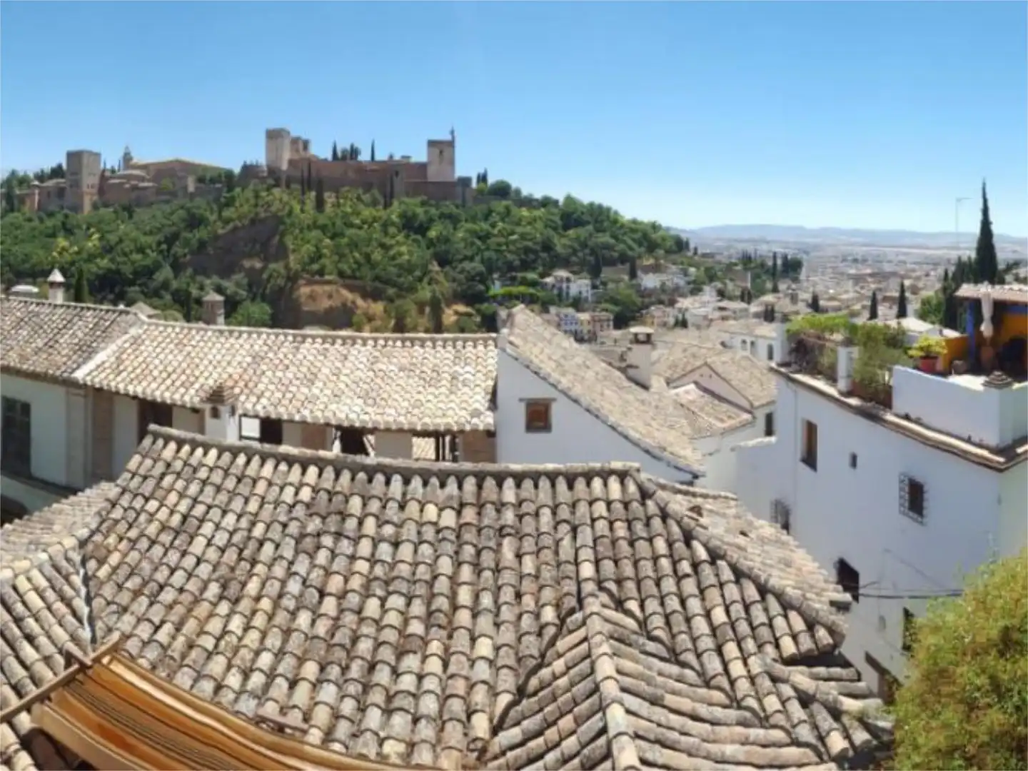 Vista exterior de Casa adosada para compartir en Granada con Aire acondicionado, Calefacción y Jardín privado