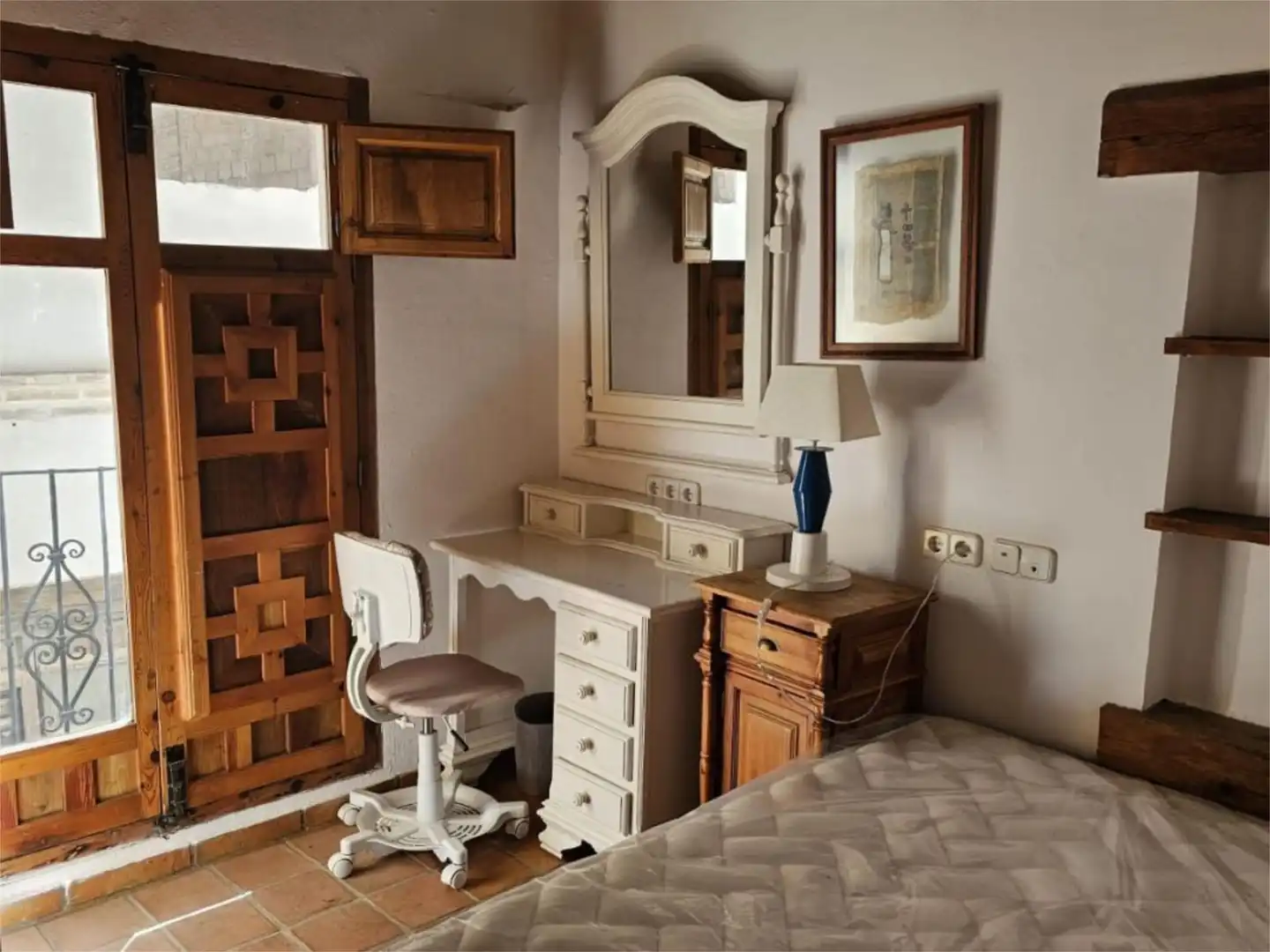 Habitación de Casa adosada para compartir en Granada con Aire acondicionado, Calefacción y Jardín privado