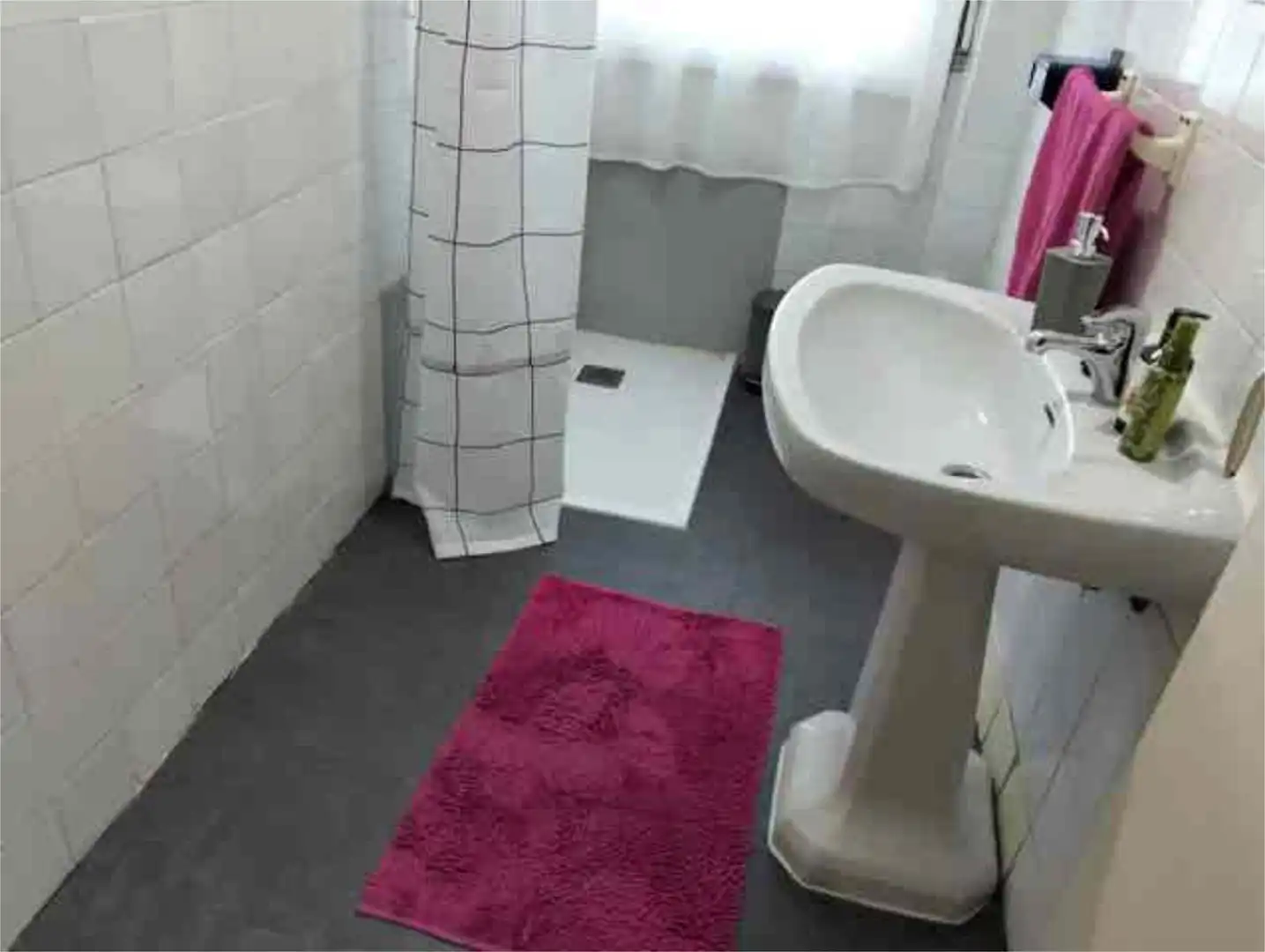 Piso en venta en Valle de Trápaga-Trapagaran Baño de Piso en venta en Valle de Trápaga-Trapagaran con Terraza y Trastero