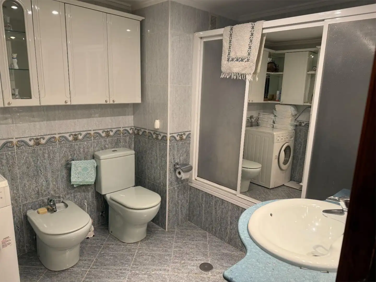 Piso en venta en Calle Ramón y Cajal, 22, La Robla Baño de Piso en venta en La Robla con Calefacción, Terraza y Trastero