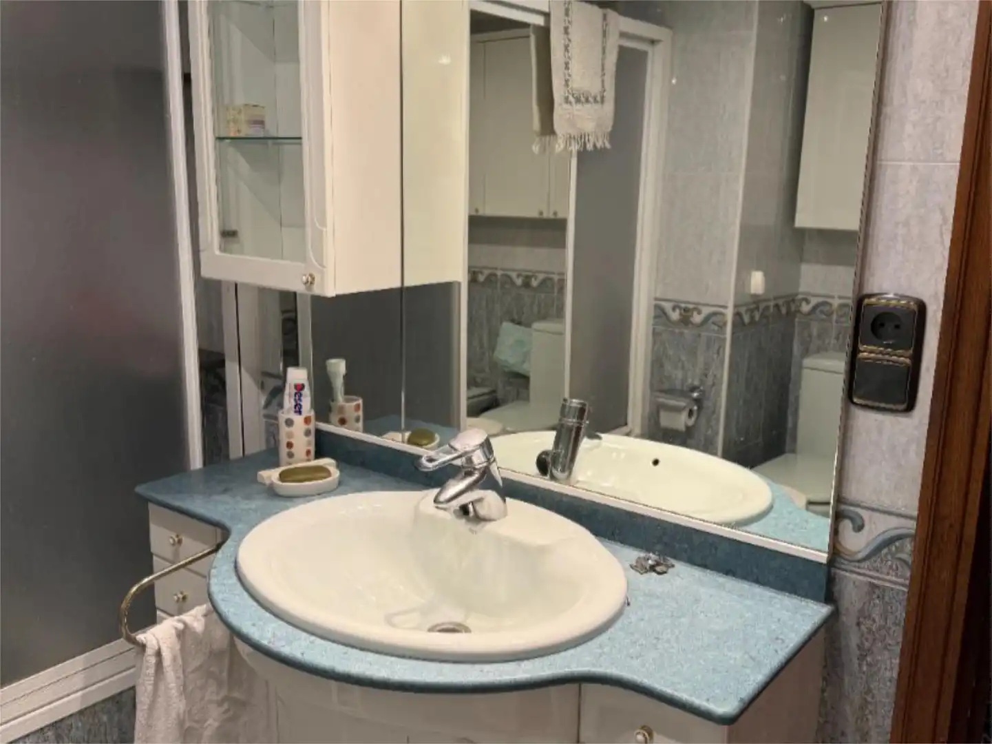 Piso en venta en Calle Ramón y Cajal, 22, La Robla Baño de Piso en venta en La Robla con Calefacción, Terraza y Trastero