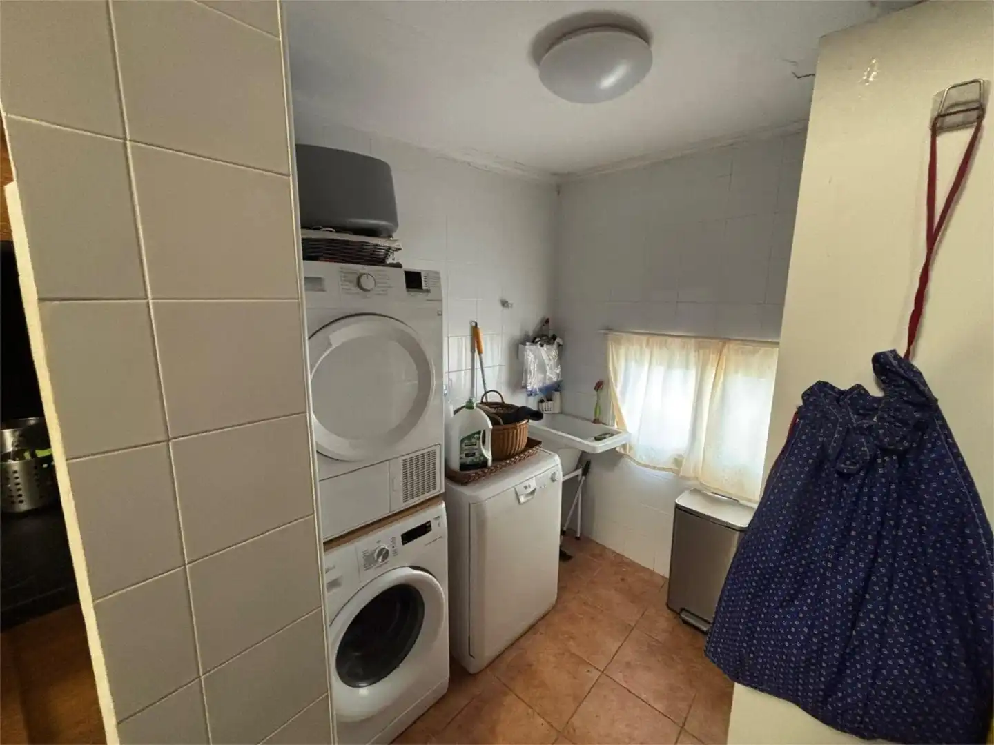 Küche von Wohnung zum Verkauf in Carrión de los Céspedes mit Klimaanlage, Heizung und Privatgarten