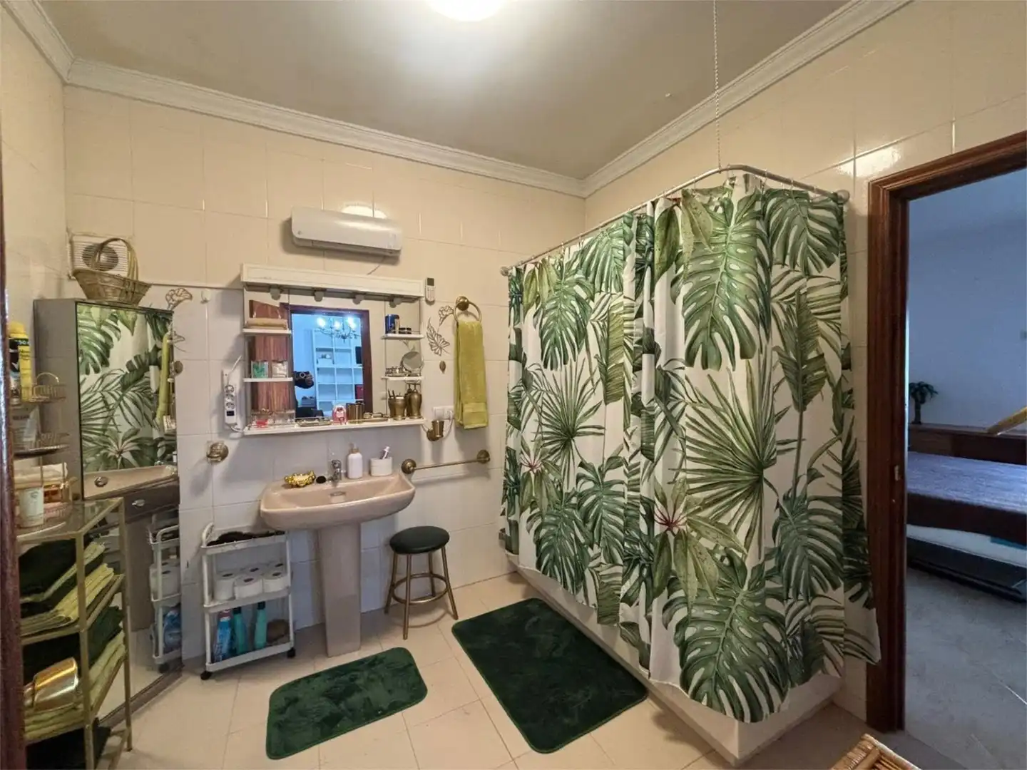Badezimmer von Wohnung zum Verkauf in Carrión de los Céspedes mit Klimaanlage, Heizung und Privatgarten