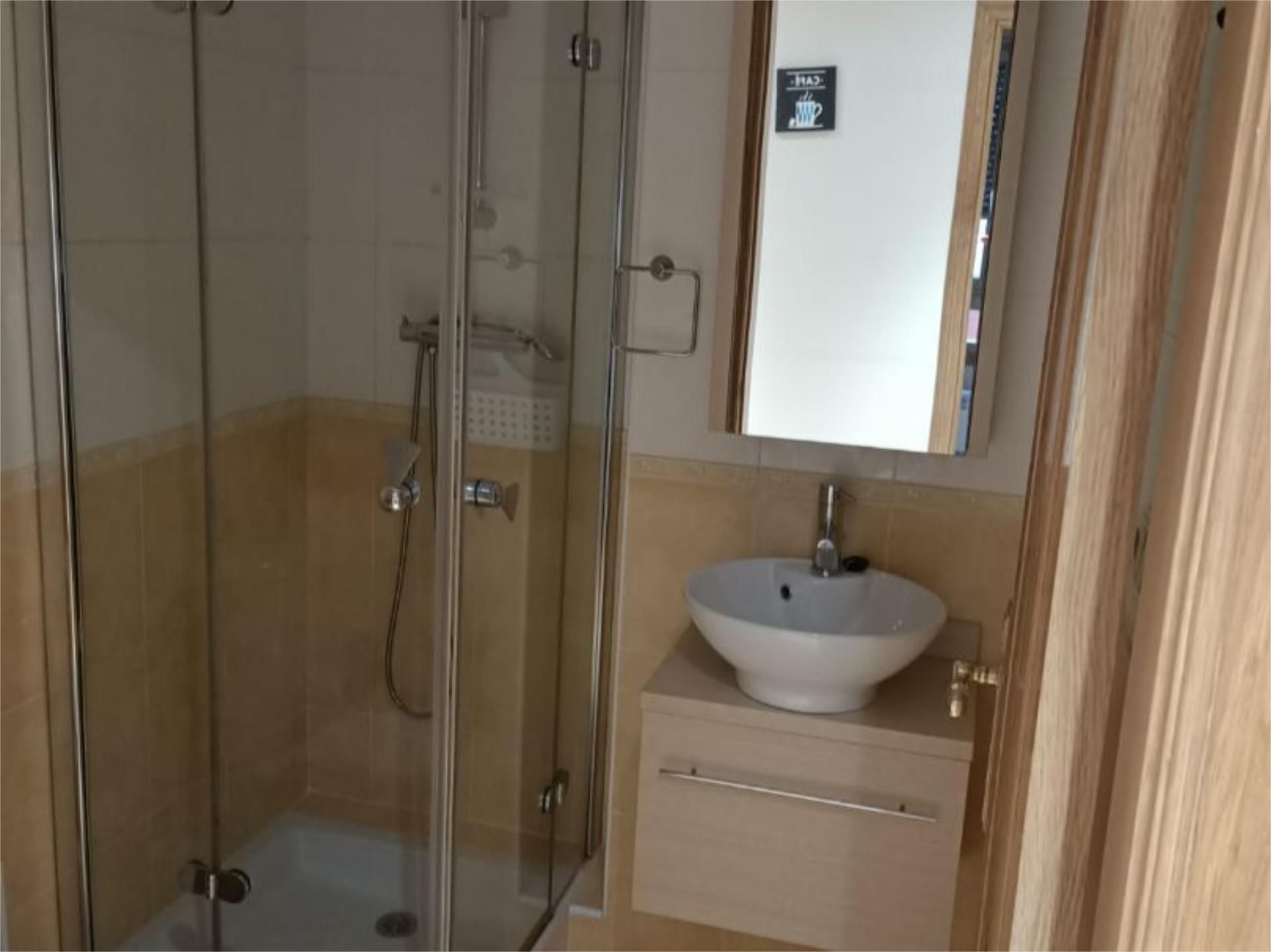 Baño de Piso de alquiler en Cariño con Terraza