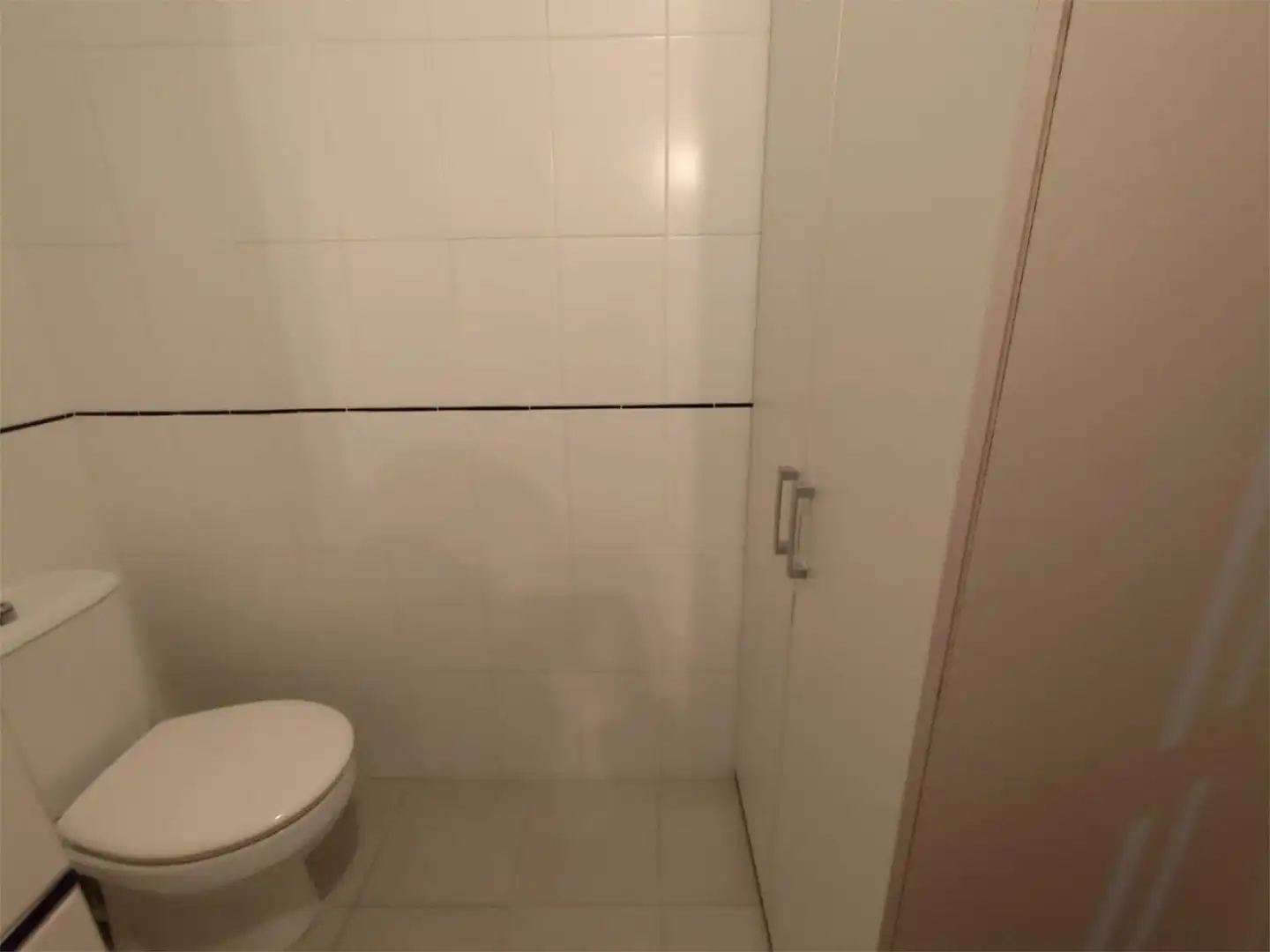Piso en venta en Avenida Casanova de Eirís, 27, Los Castros - Castrillón Baño de Piso en venta en A Coruña Capital con Calefacción, Parquet y Amueblado