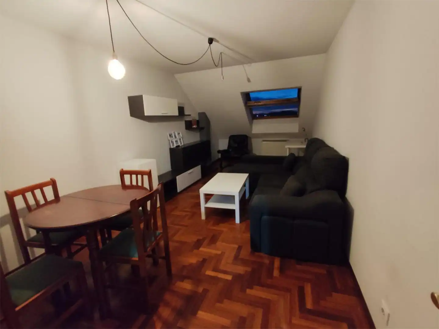 Piso en venta en Avenida Casanova de Eirís, 27, Los Castros - Castrillón Sala de estar de Piso en venta en A Coruña Capital con Calefacción, Parquet y Amueblado