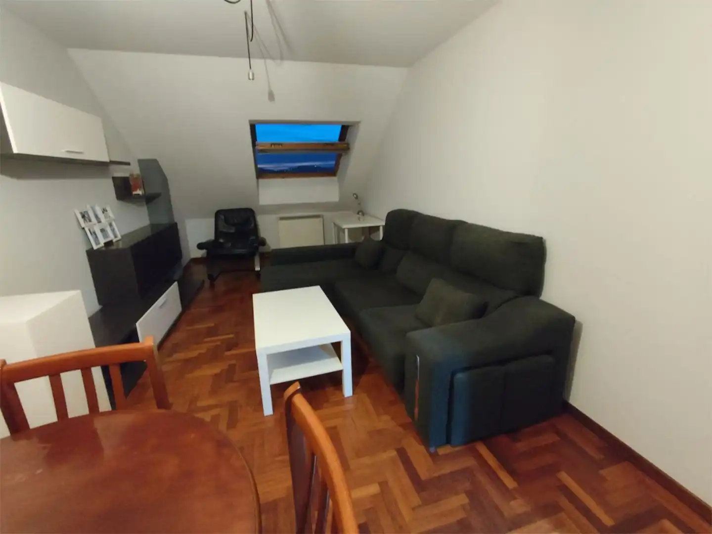 Piso en venta en Avenida Casanova de Eirís, 27, Los Castros - Castrillón Sala de estar de Piso en venta en A Coruña Capital con Calefacción, Parquet y Amueblado