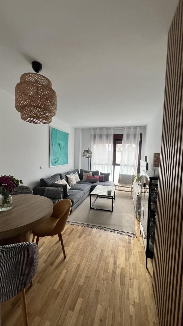 Sala d'estar de Pis en venda en  Madrid Capital amb Aire condicionat, Piscina i Balcó