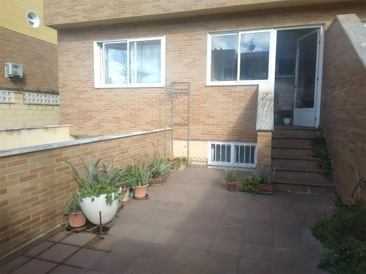 Casa o xalet en venda a Calle Gloria Fuertes, 30, La Paloma - Asfain Vista exterior de Casa o xalet en venda en Azuqueca de Henares amb Terrassa i Piscina