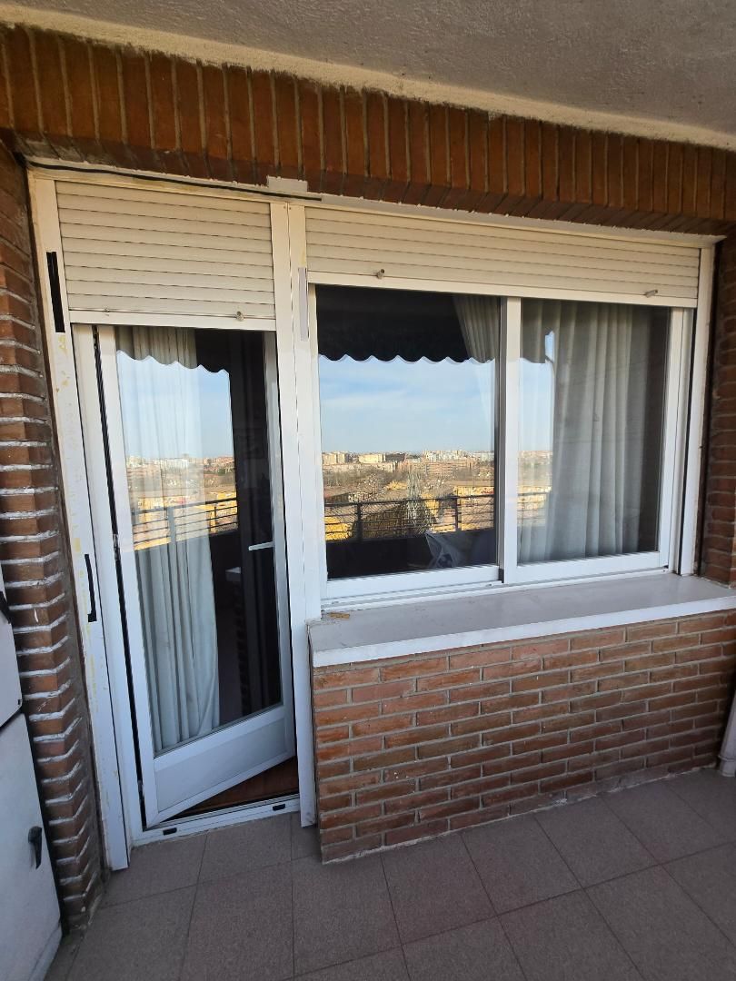 Bedroom of Flat for sale in  Madrid Capital