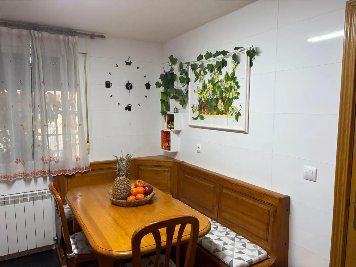 Casa adosada en venda a Getafe Norte Menjador de Casa adosada en venda en Getafe amb Aire condicionat, Calefacció i Jardí privat