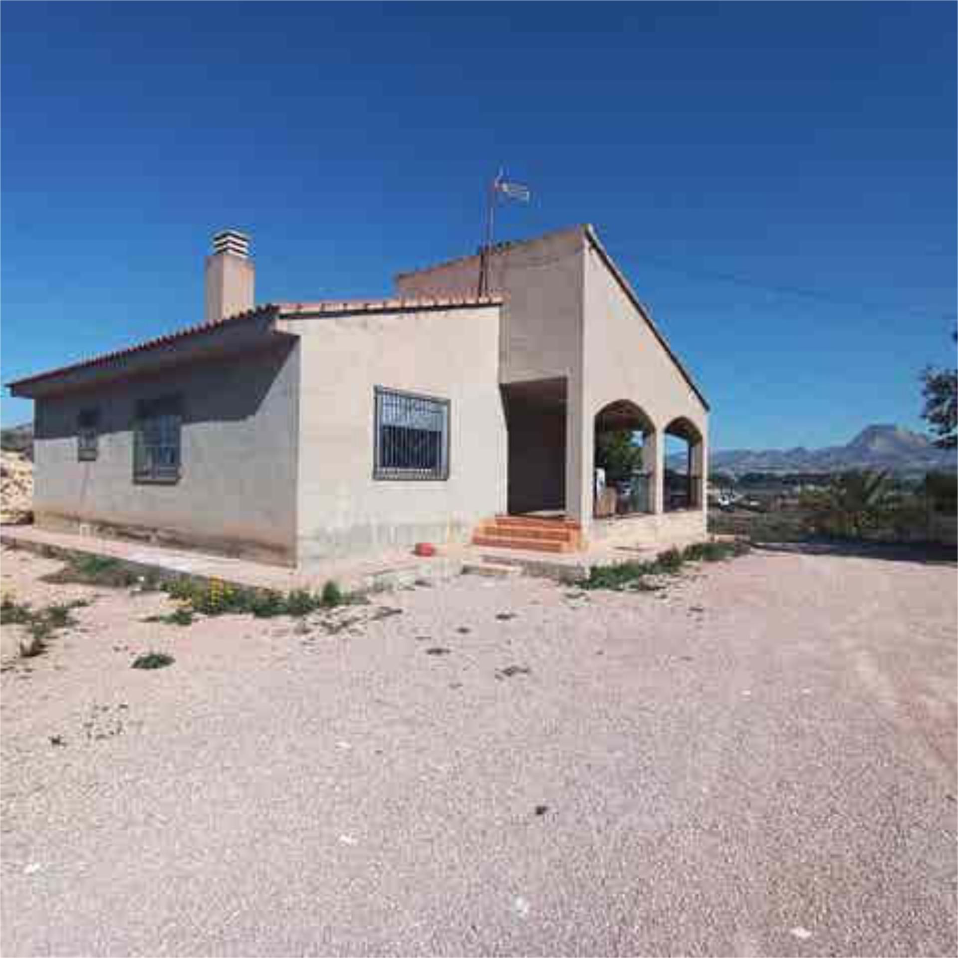 Vista exterior de Casa adosada en venta en Elda con Calefacción, Jardín privado y Terraza