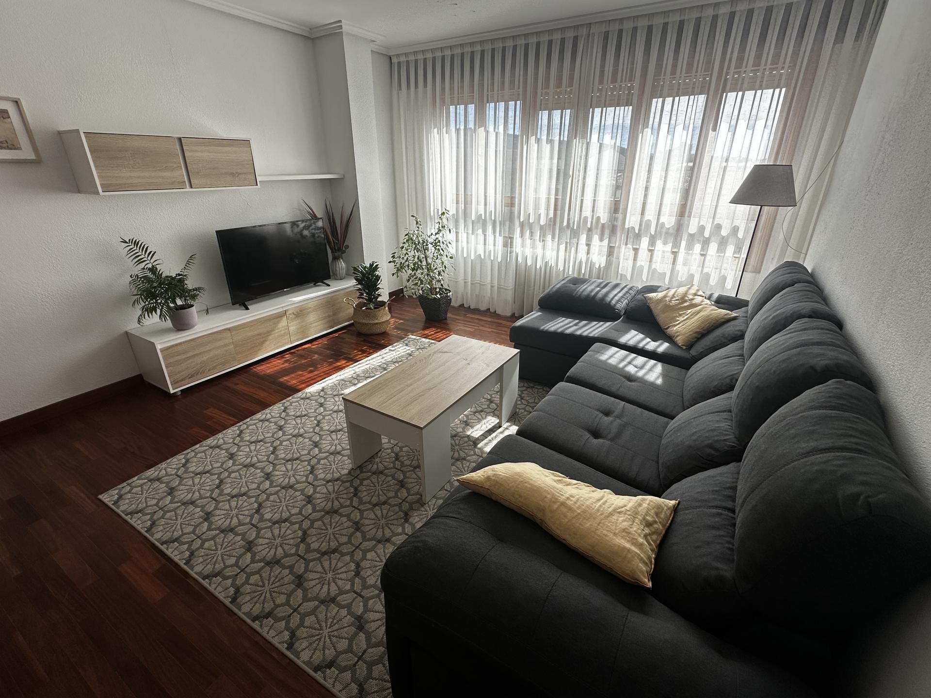 Flat for rent in Calle Caro, 1, Santa Bárbara