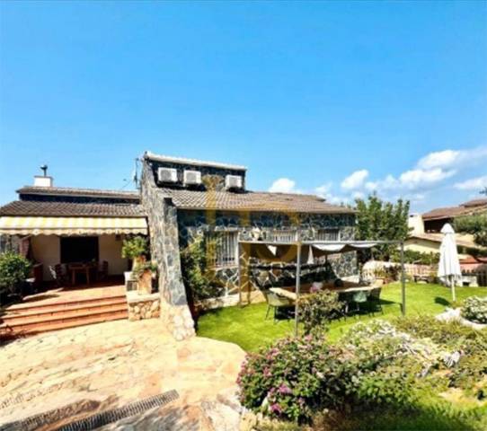 Casa-chalet en Alquiler en Carrer Mallorca, 13 en Roda de Berà