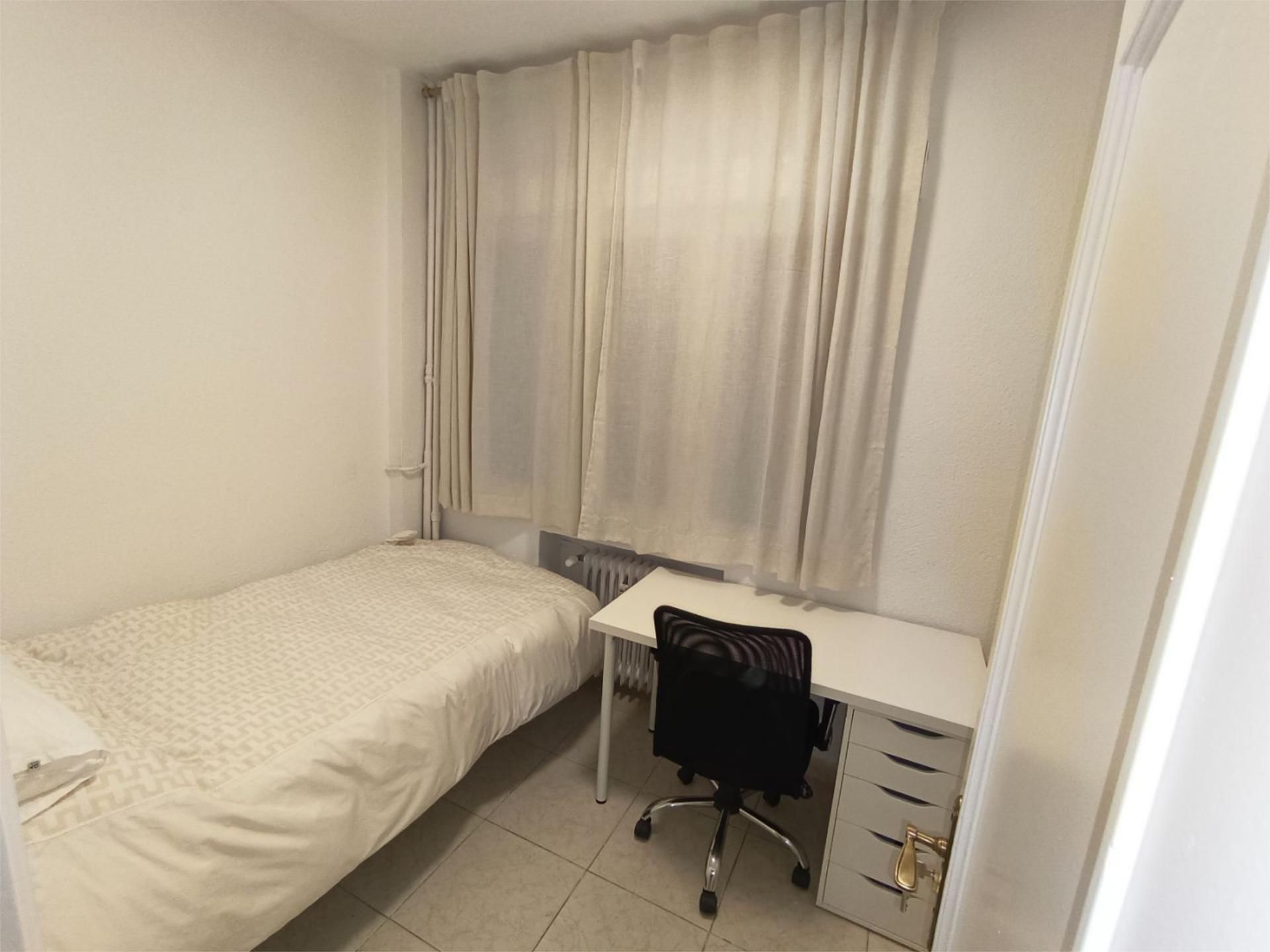 Schlafzimmer von Wohnung zur untervermieten in  Madrid Capital mit Heizung, Parkett und Möbliert