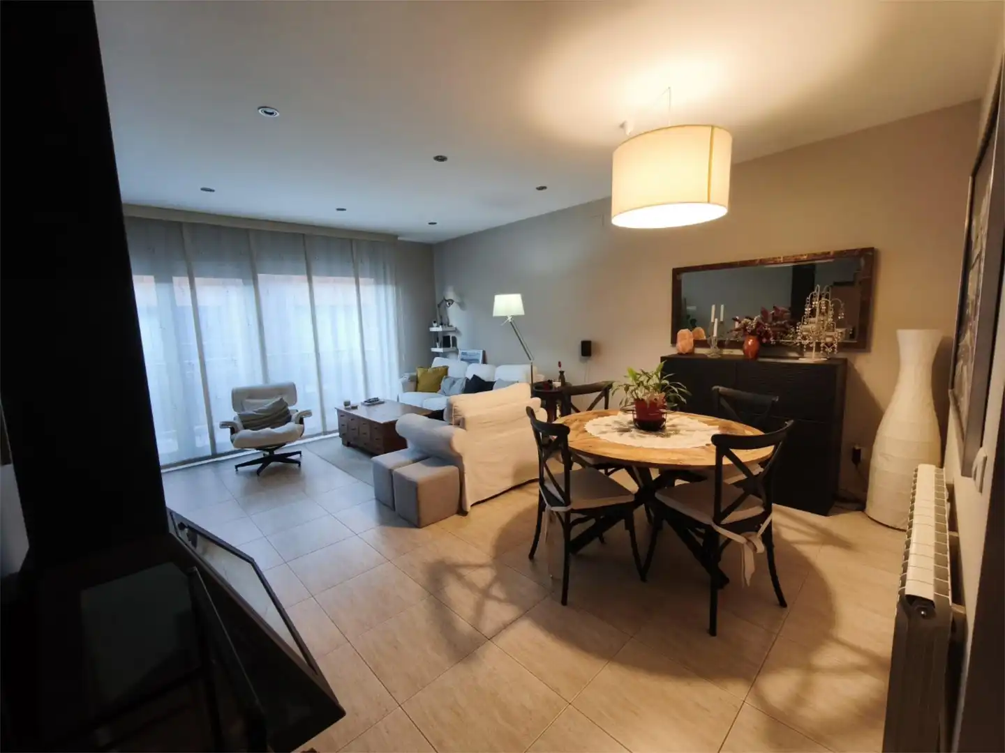 Casa adosada en venta en Carrer de Rector de Vallfogona, 51, Estadi - Santa Anna Sala de estar de Casa adosada en venta en Vic con Calefacción, Terraza y Balcón