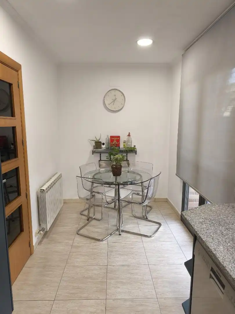 Casa adosada en venta en Carrer de Rector de Vallfogona, 51, Estadi - Santa Anna Comedor de Casa adosada en venta en Vic con Calefacción, Terraza y Balcón