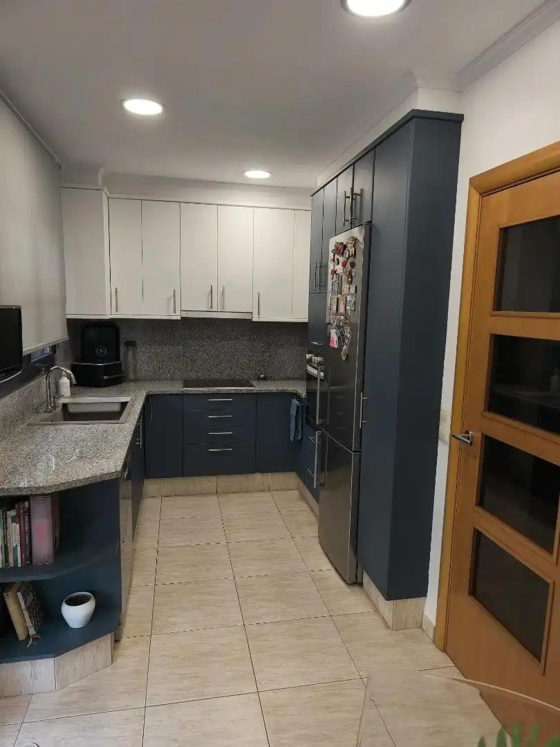 Casa adosada en venta en Carrer de Rector de Vallfogona, 51, Estadi - Santa Anna Cocina de Casa adosada en venta en Vic con Calefacción, Terraza y Balcón