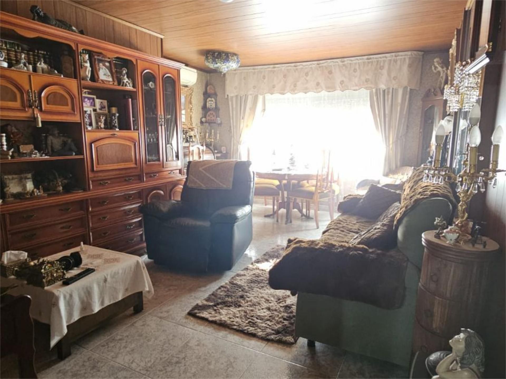 Sala de estar de Piso en venta en Santa Coloma de Gramenet con Aire acondicionado