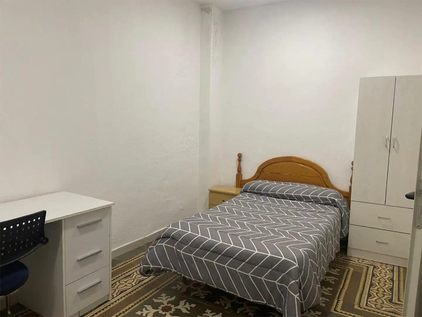 Room in Paseo Delicias, 5, Santa Lucía Bedroom of Flat for share in Cartagena with Furnished