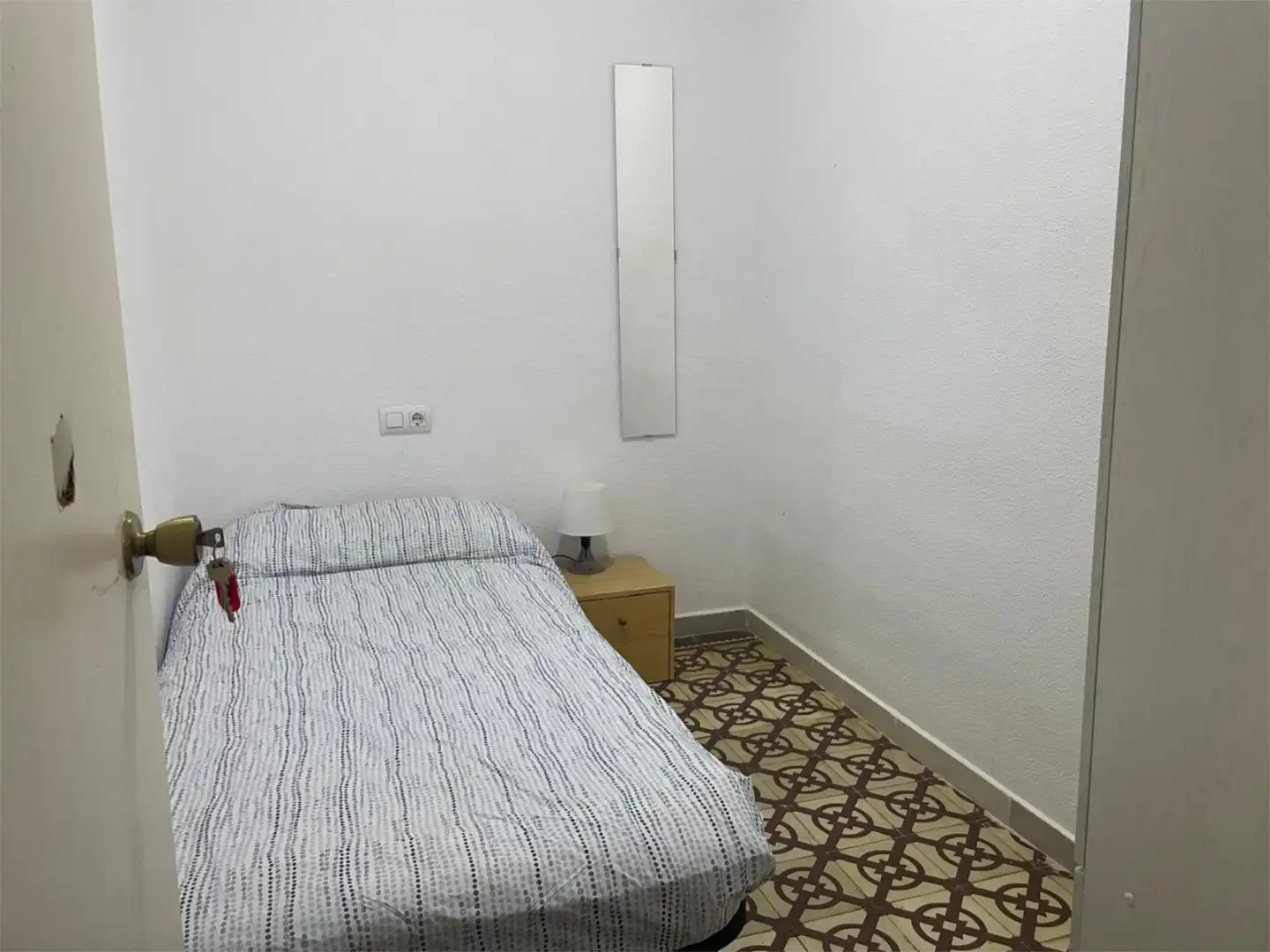 Room in Paseo Delicias, 5, Santa Lucía Bedroom of Flat for share in Cartagena with Furnished