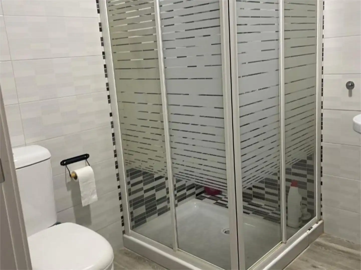 Room in Paseo Delicias, 5, Santa Lucía Bathroom of Flat for share in Cartagena with Furnished
