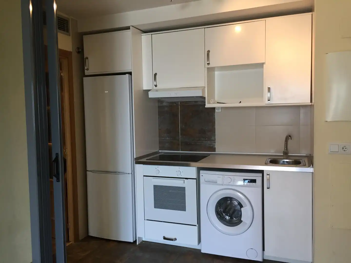 Kitchen of Flat for sale in  Zaragoza Capital  with Air Conditioner, Terrace and Swimming Pool