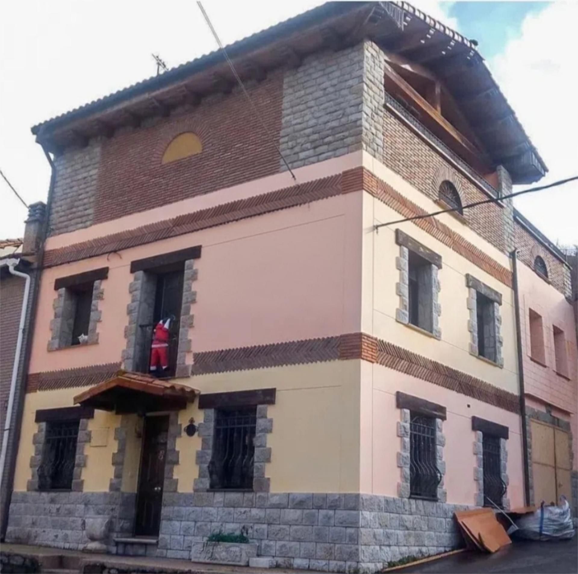 Vista exterior de Casa adosada de lloguer en Guardo amb Calefacció, Parquet i Terrassa