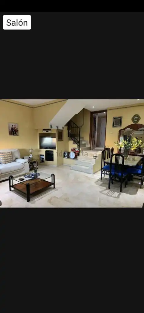 Sala d'estar de Casa adosada en venda en Benalmádena amb Aire condicionat, Terrassa i Balcó